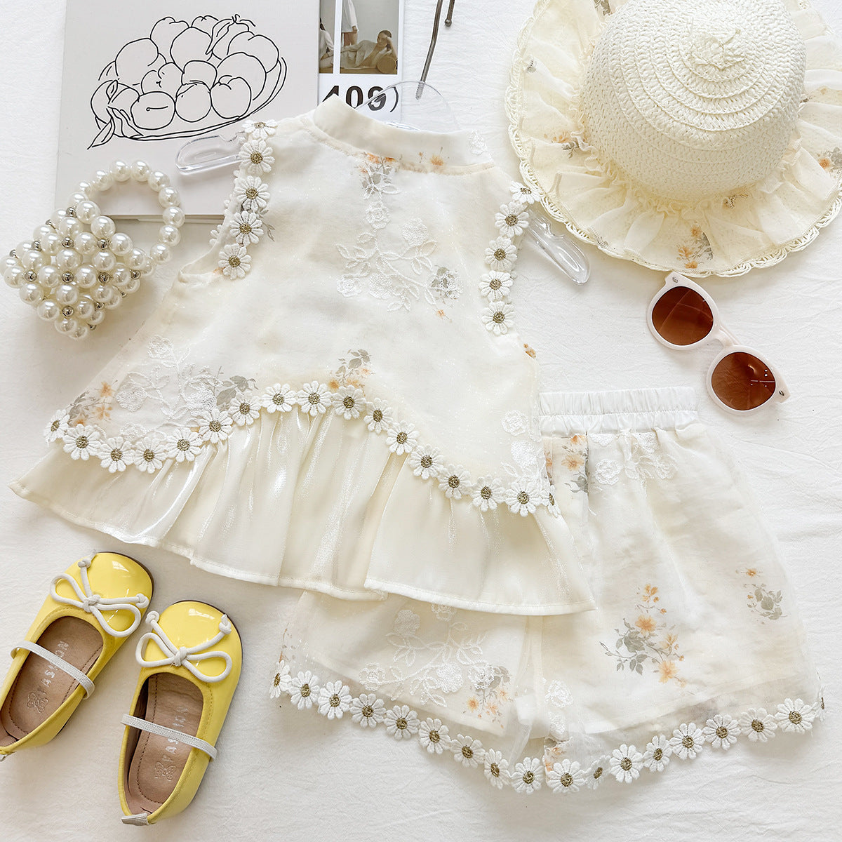 Cream Daisy Trim Mandarin Frog Button Top – TYM-YWL-034