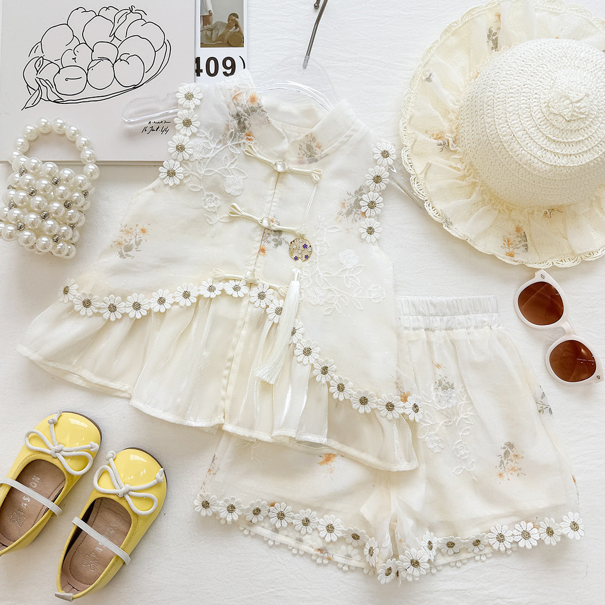 Cream Daisy Trim Mandarin Frog Button Top – TYM-YWL-034
