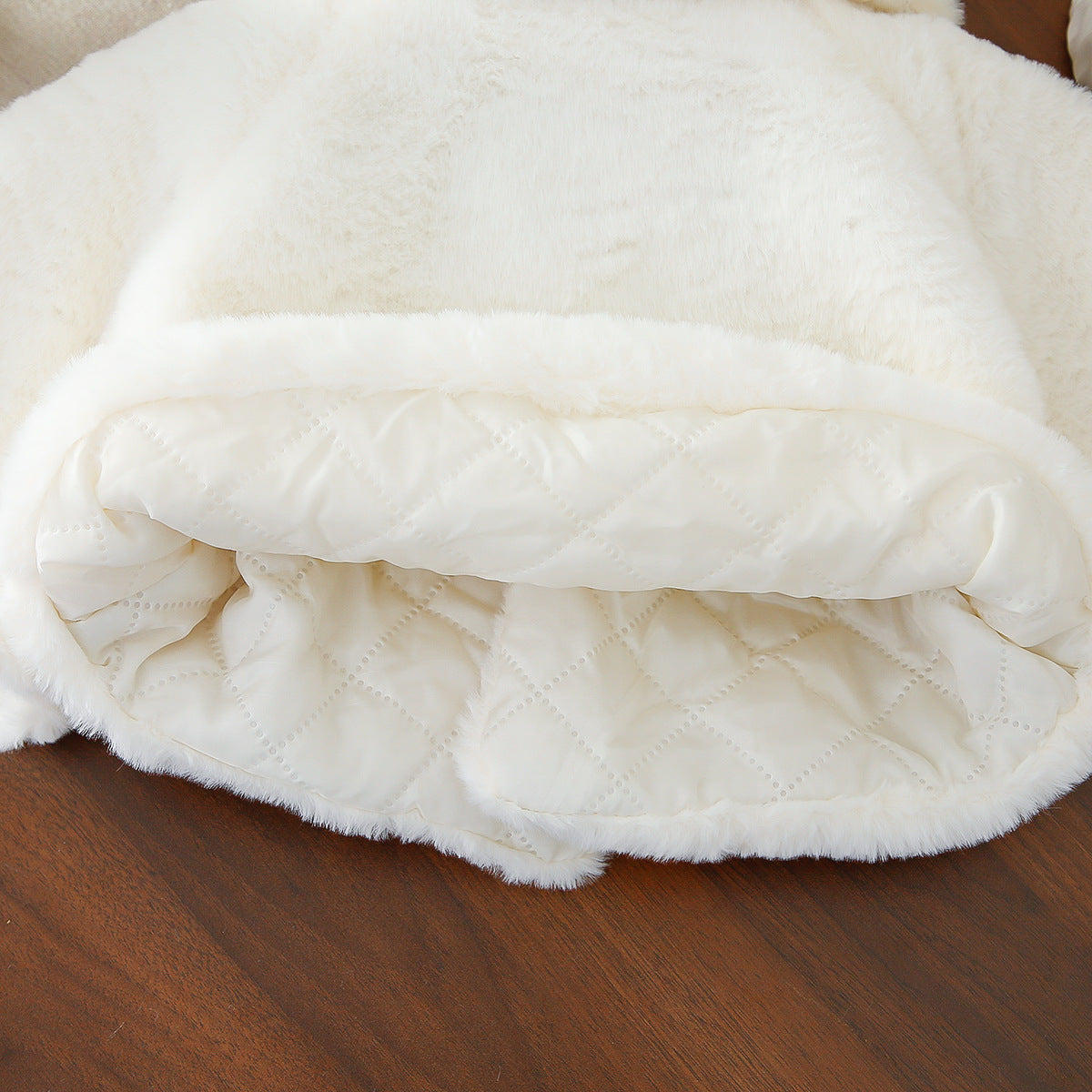 White Plush Pom-Pom Pearl Cape – TYM-WZX-057