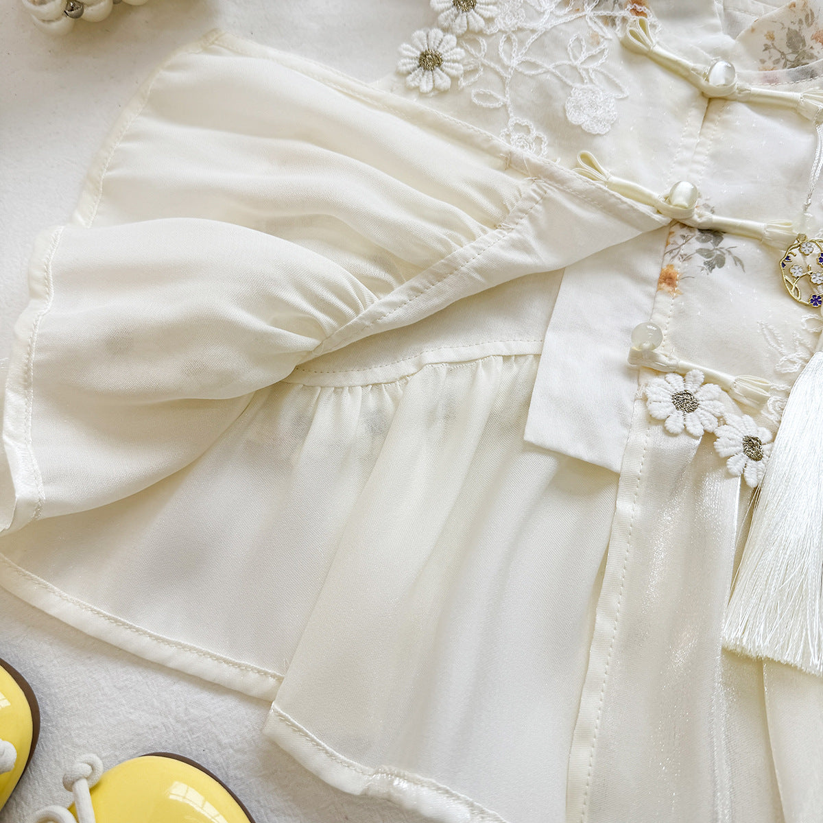 Cream Daisy Trim Mandarin Frog Button Top – TYM-YWL-034