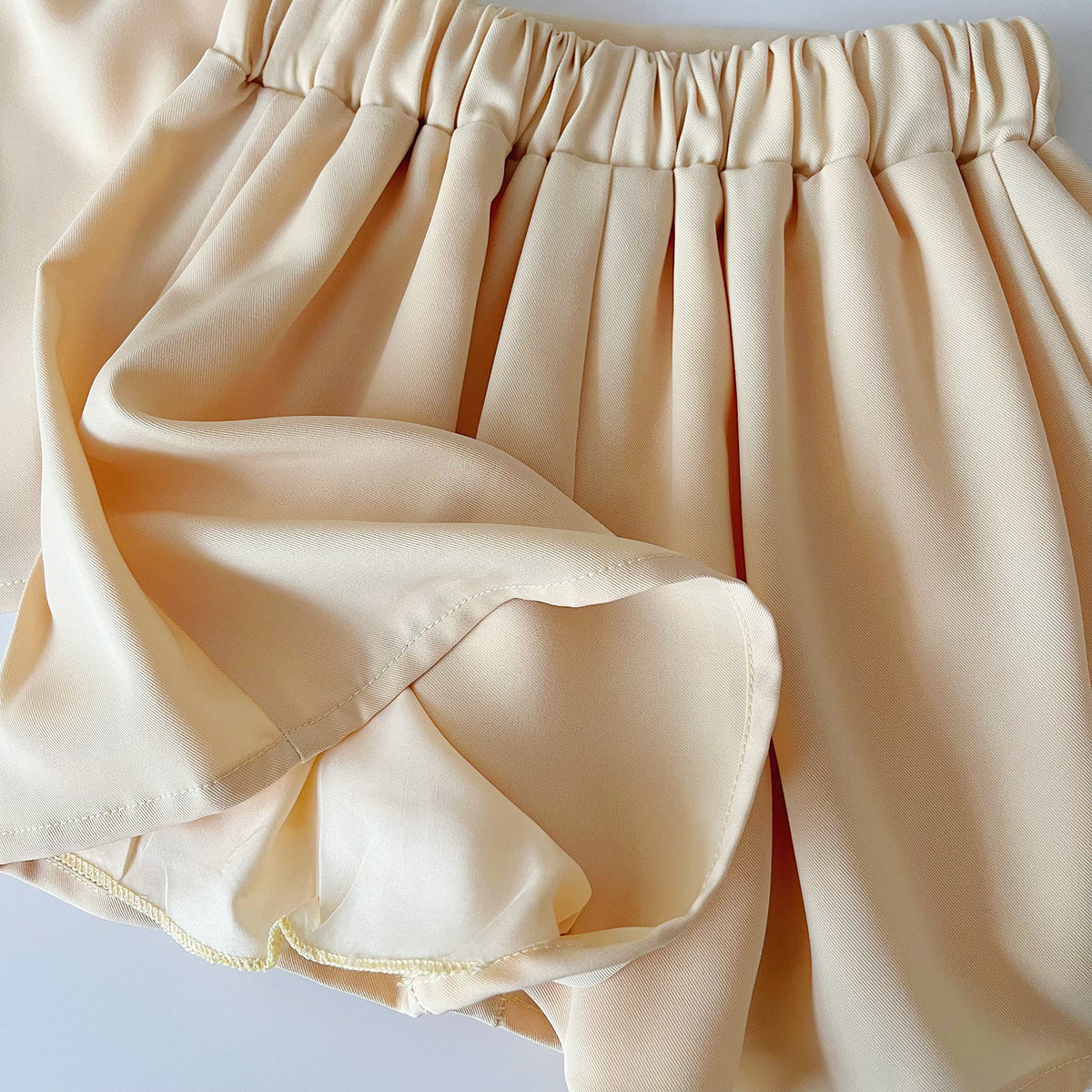 Beige 3D Pearl Flower Top and Pleated Shorts Set – TYM-YWL-063