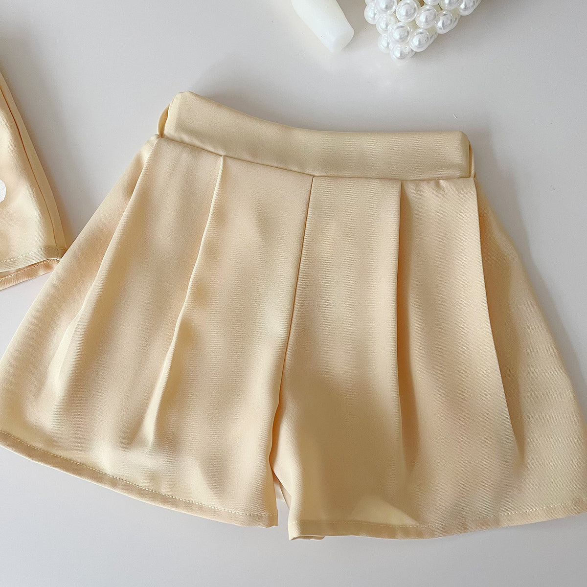 Beige 3D Pearl Flower Top and Pleated Shorts Set – TYM-YWL-063