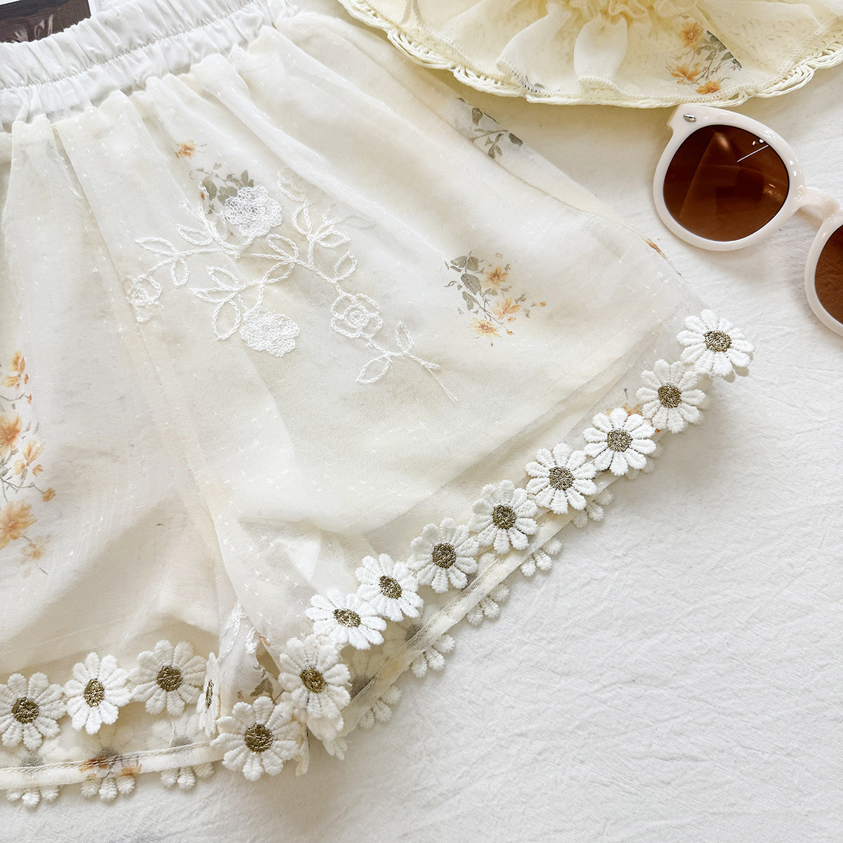 Cream Daisy Trim Mandarin Frog Button Top – TYM-YWL-034