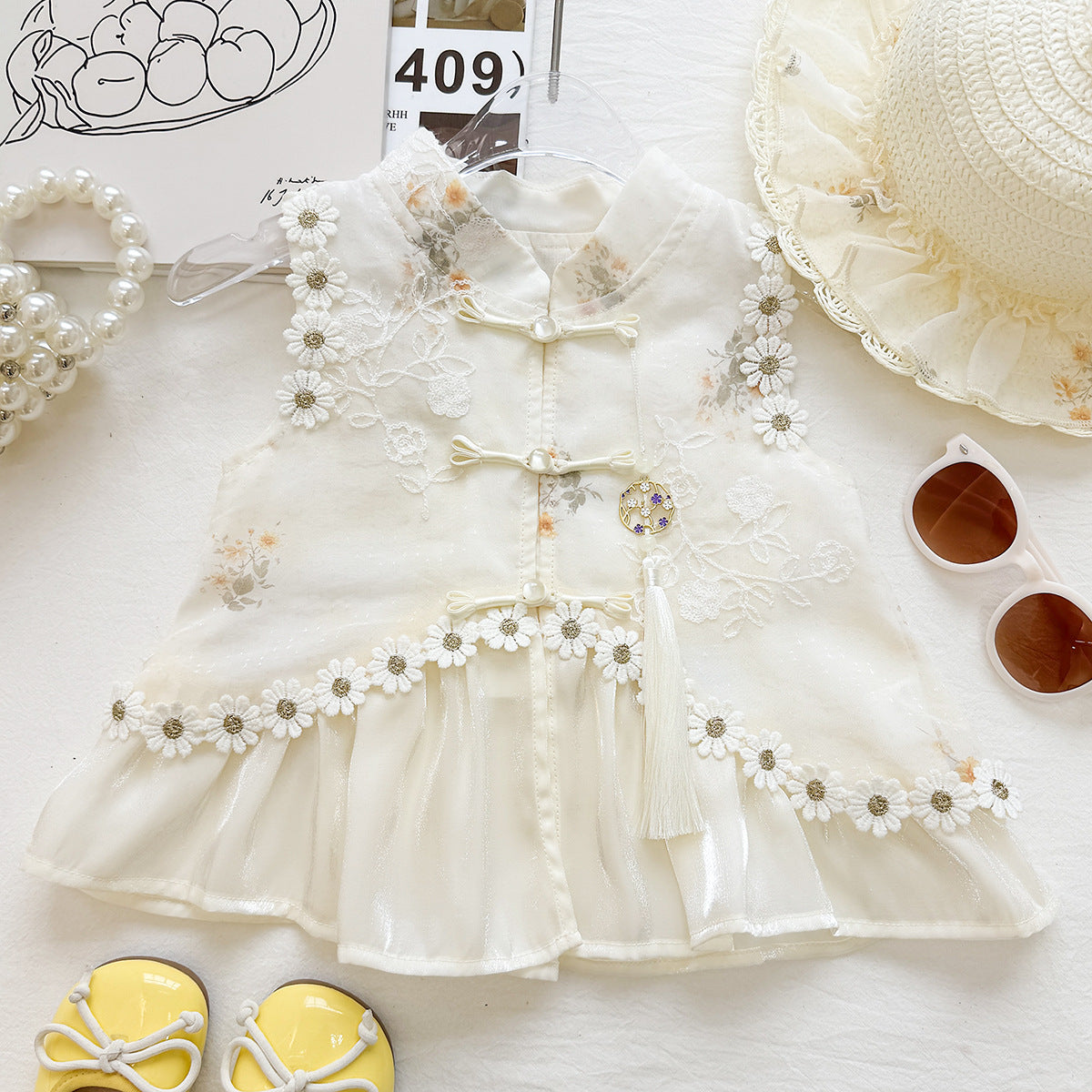 Cream Daisy Trim Mandarin Frog Button Top – TYM-YWL-034