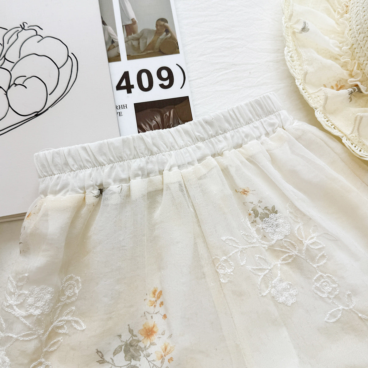 Cream Daisy Trim Mandarin Frog Button Top – TYM-YWL-034